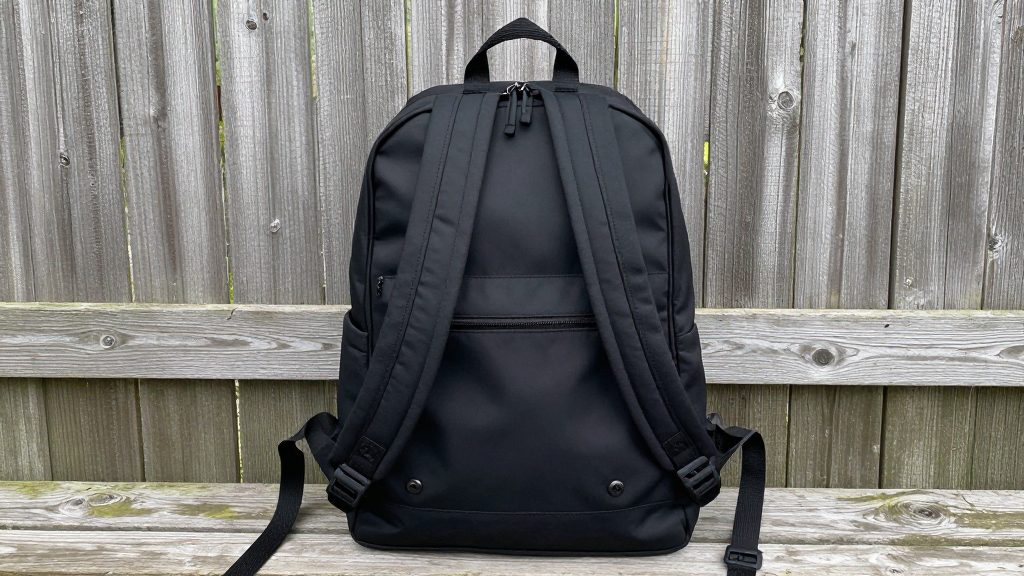 Hidden features on the back of a bag, do you know them?