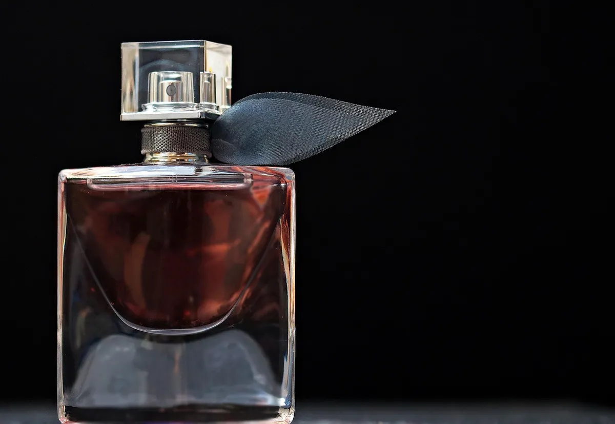 perfume, flacon, glass bottle, bottle, still life, perfume bottle, fragrance, fragrant, pink, perfume, perfume, perfume, perfume, perfume