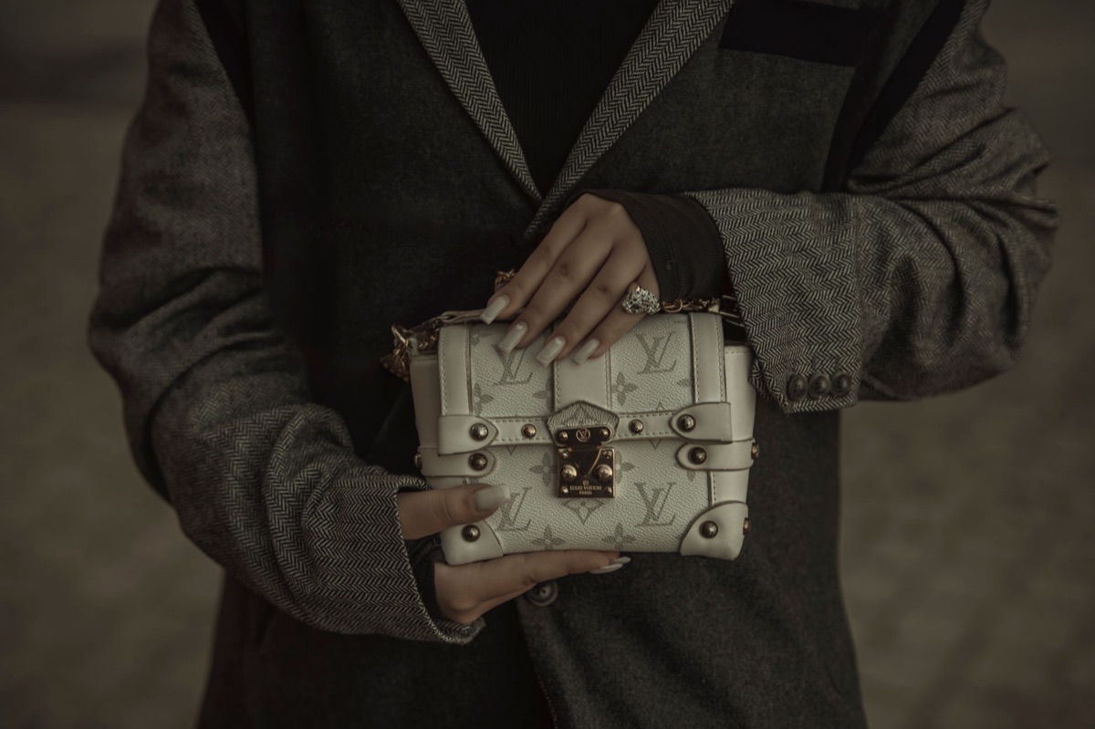 샤넬 클래식 플랩백 스타일의 럭셔리 가죽 핸드백