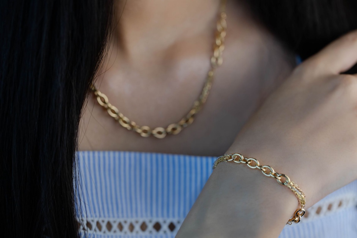 Klassieke gewatteerde handtas met gouden ketting