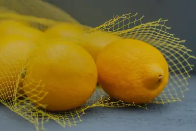 Sacchetti vietati consumo: come ridurre l'impatto ambientale