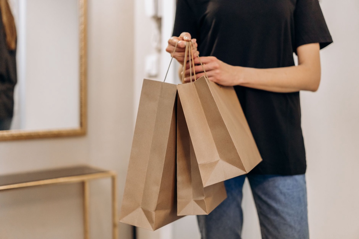 Un sac en cuir végétal, symbole d'un investissement durable et d'une mode éthique.