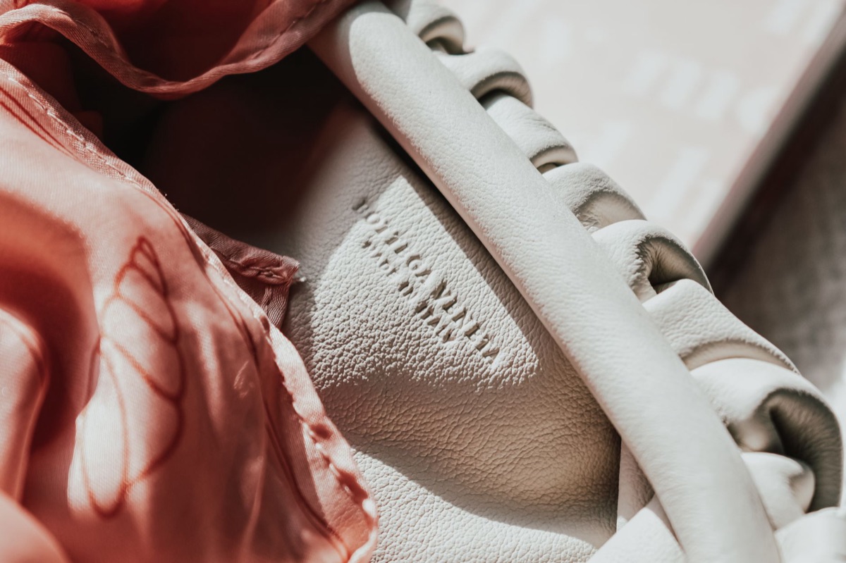 Weiches Leder: Gefahr bei falschen Materialien im Luxusmarkt
