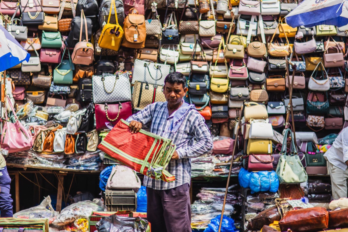 Valeur de revente des sacs : guide face aux 80 % de contrefa